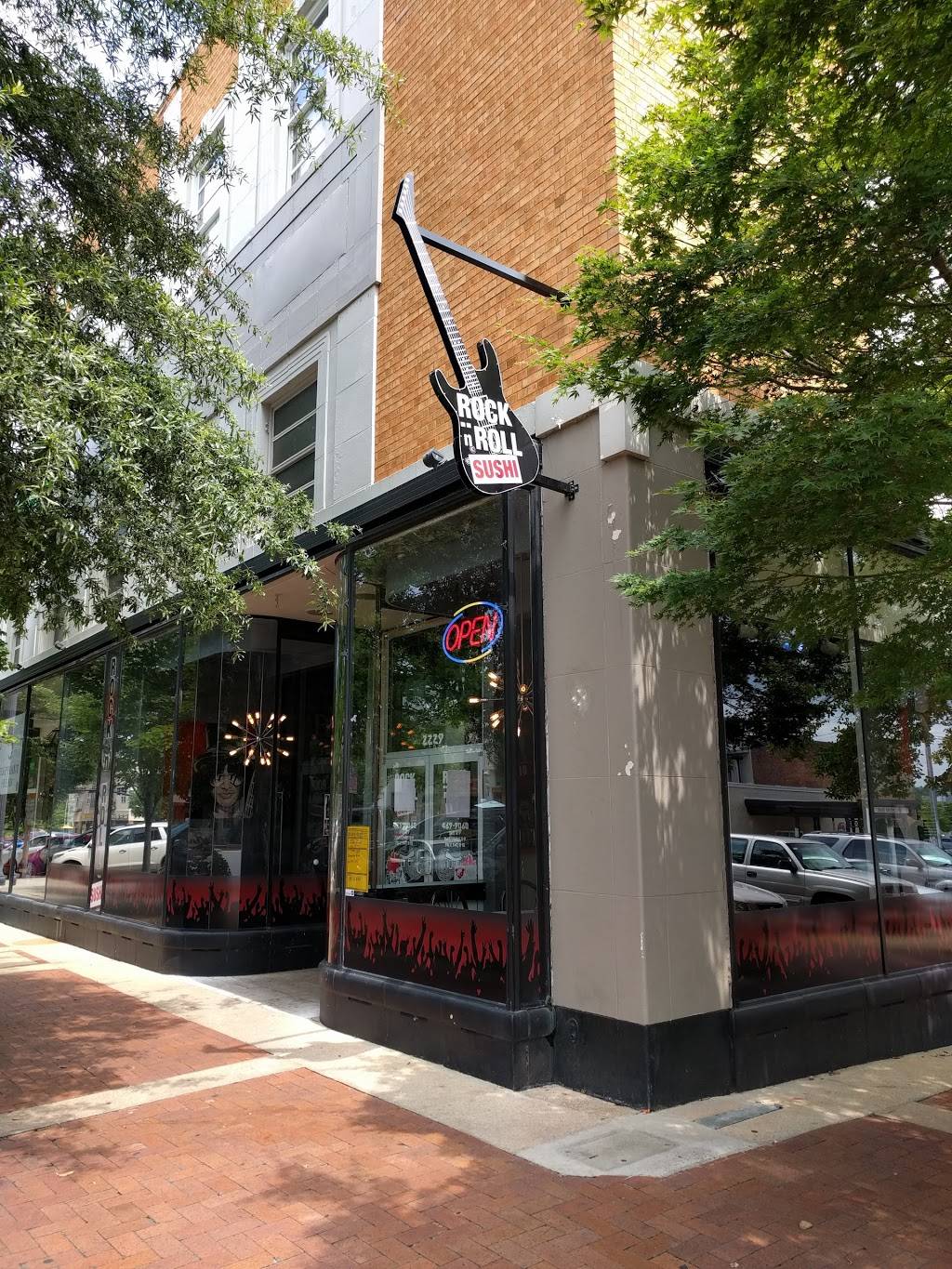 Rock N Roll Sushi | restaurant | 2229 University Blvd, Tuscaloosa, AL 35401, USA | 2054699060 OR +1 205-469-9060
