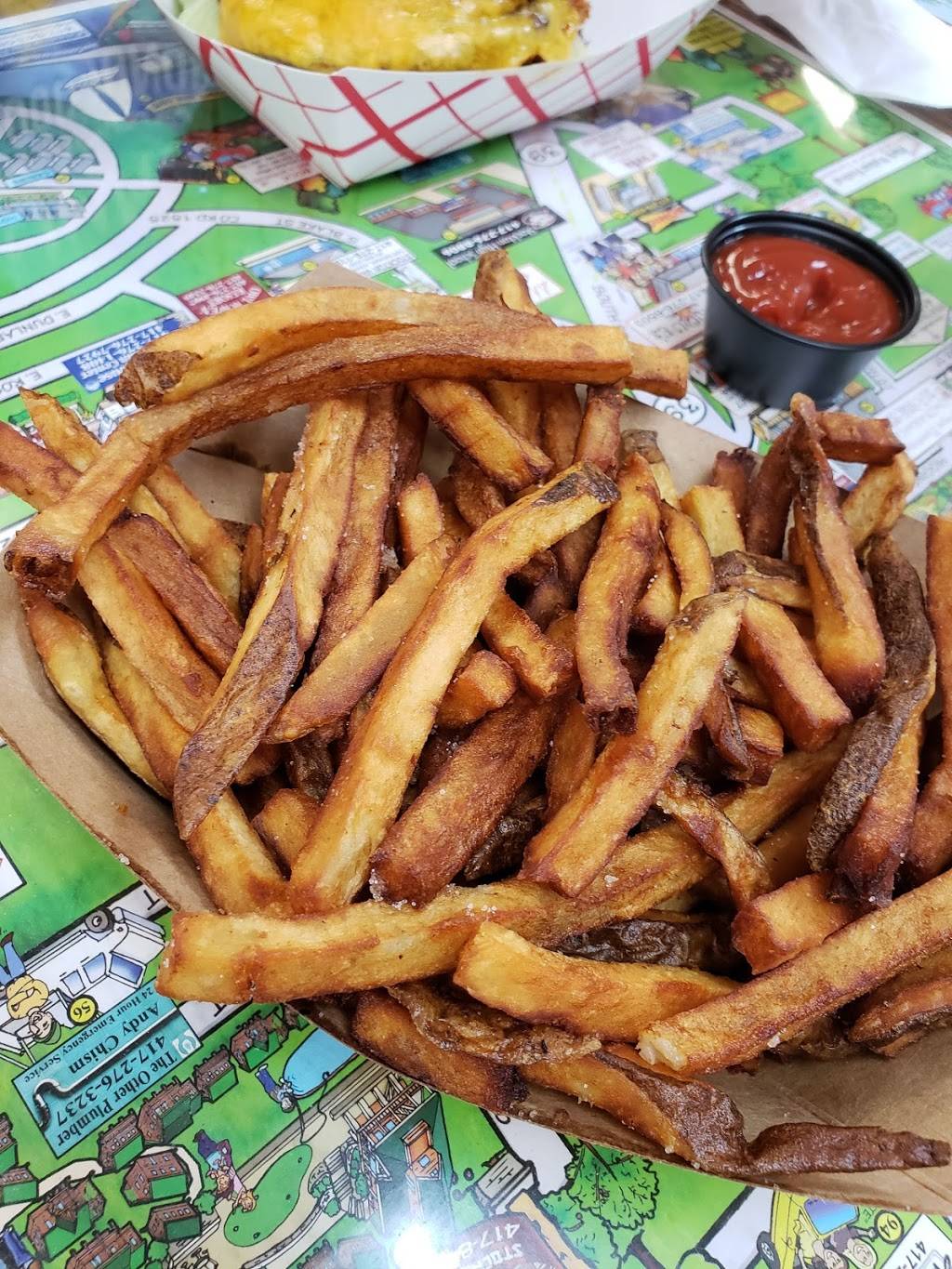 Squeez Inn | restaurant | 404 Hwy RB, Stockton, MO 65785, USA | 4172766302 OR +1 417-276-6302