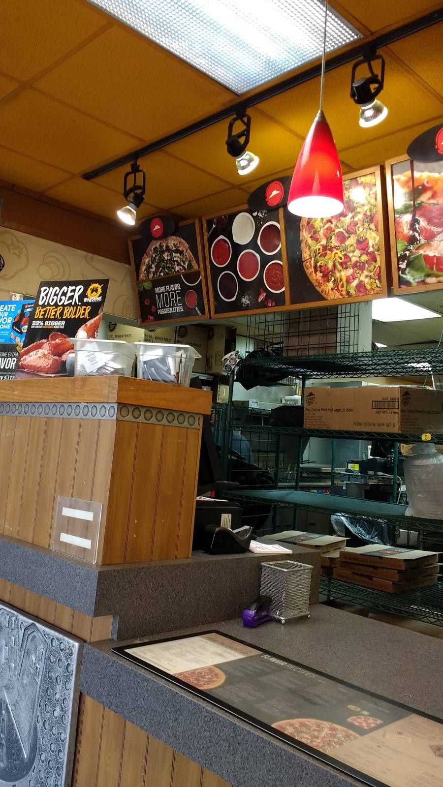 Pizza Hut | meal takeaway | 5856 S Lowell Blvd #30, Littleton, CO 80123, USA | 3037952730 OR +1 303-795-2730