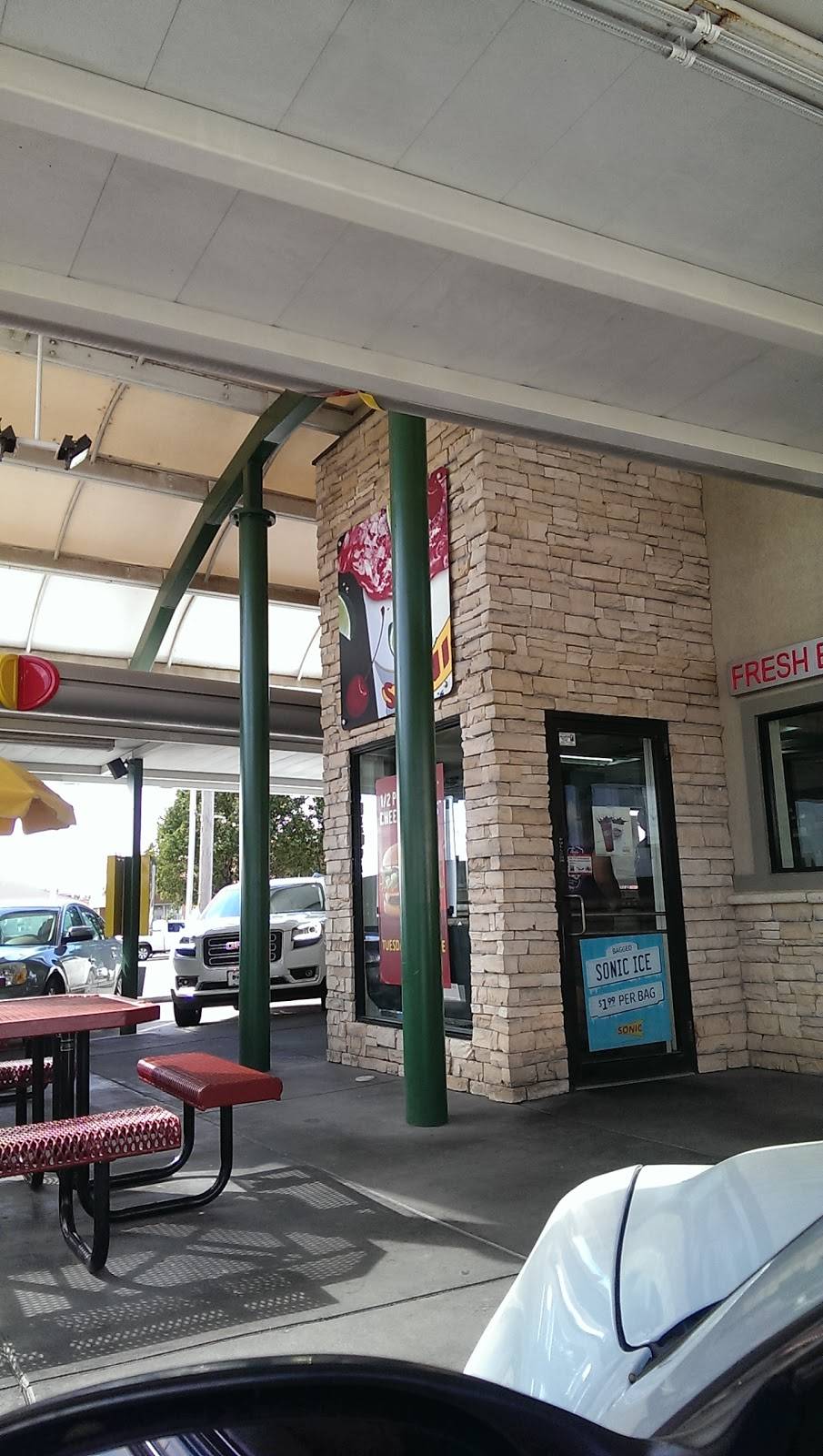 Sonic Drive-In | restaurant | 2302 E Gore Blvd, Lawton, OK 73501, USA | 5803550366 OR +1 580-355-0366