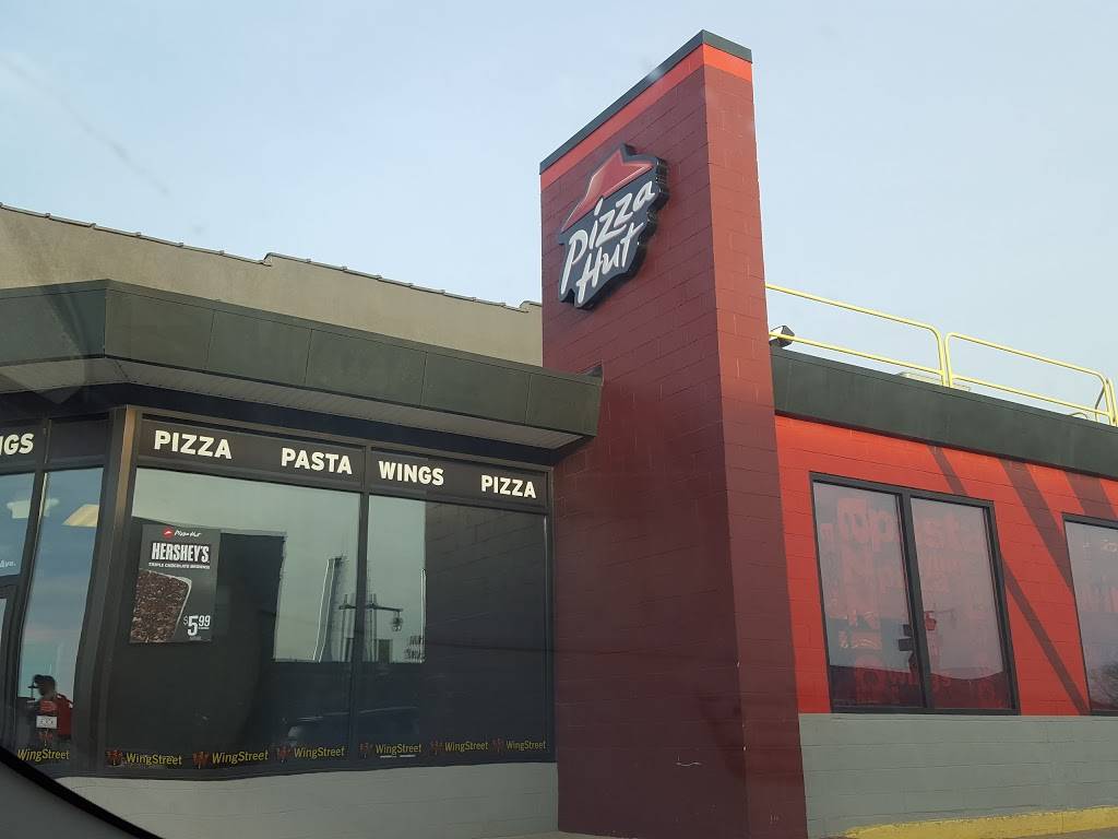 Pizza Hut | meal takeaway | 105 S Oak Ave, Owatonna, MN 55060, USA | 5074513336 OR +1 507-451-3336