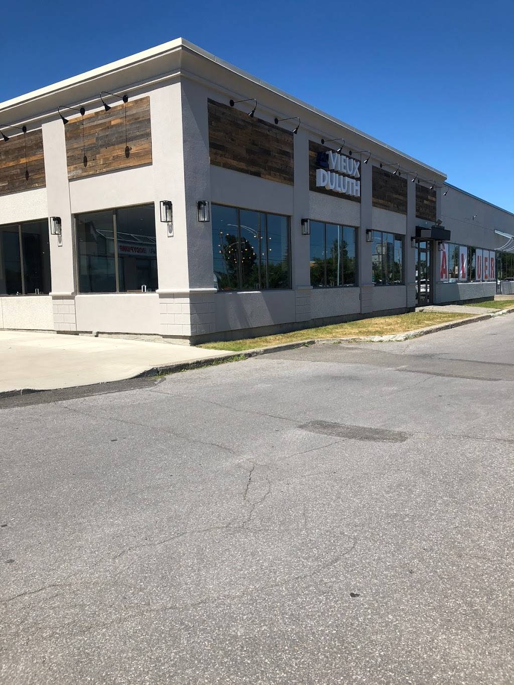 Restaurant Au Vieux Duluth | restaurant | 617-C Cure-Labelle Blvd, Blainville, QC J7C 2J1, Canada | 4504303223 OR +1 450-430-3223