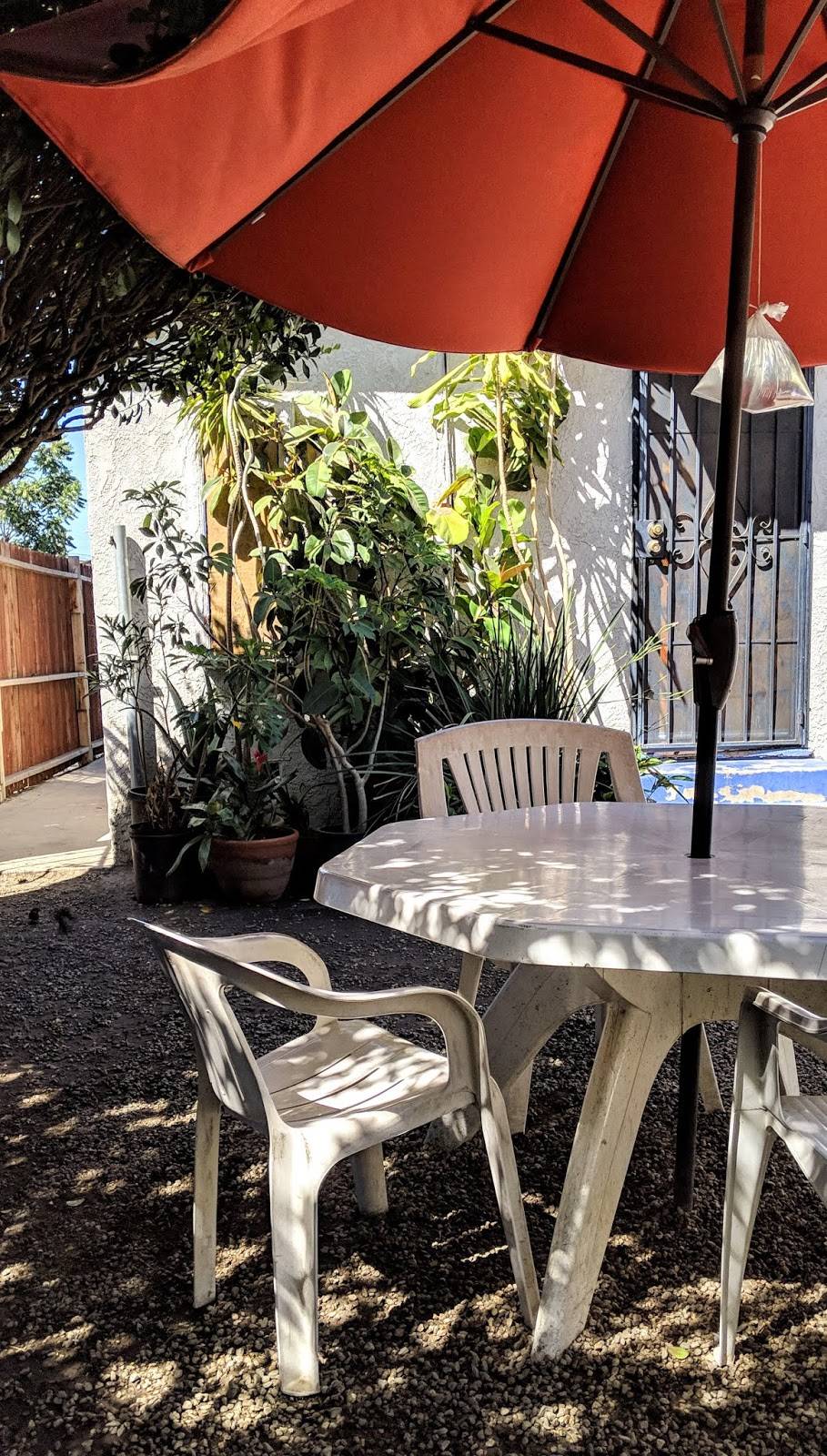 Doña Mary’s Mariscos | restaurant | 10806 Grape St, Los Angeles, CA 90059, USA | 3235630767 OR +1 323-563-0767