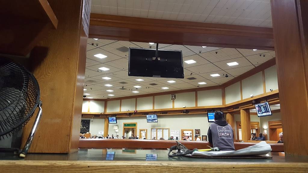 Oaks Card Club | restaurant | 4097 San Pablo Ave, Emeryville, CA 94608, USA | 5106534456 OR +1 510-653-4456