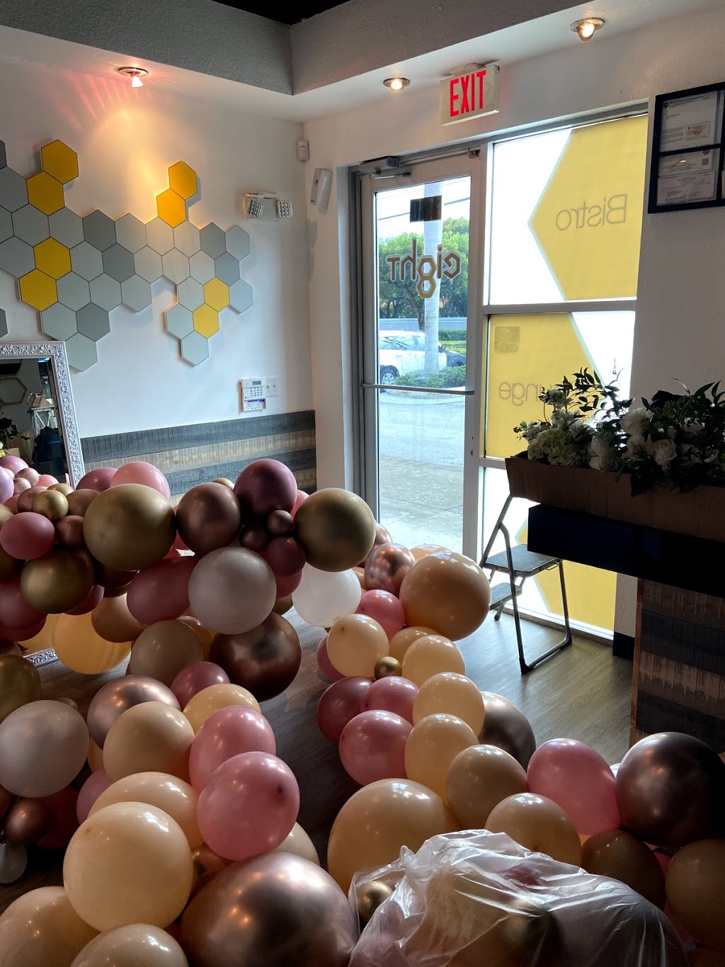 Eight Bistro Lounge | restaurant | 9851 NW 58th St, Doral, FL 33178, USA | 3054977434 OR +1 305-497-7434