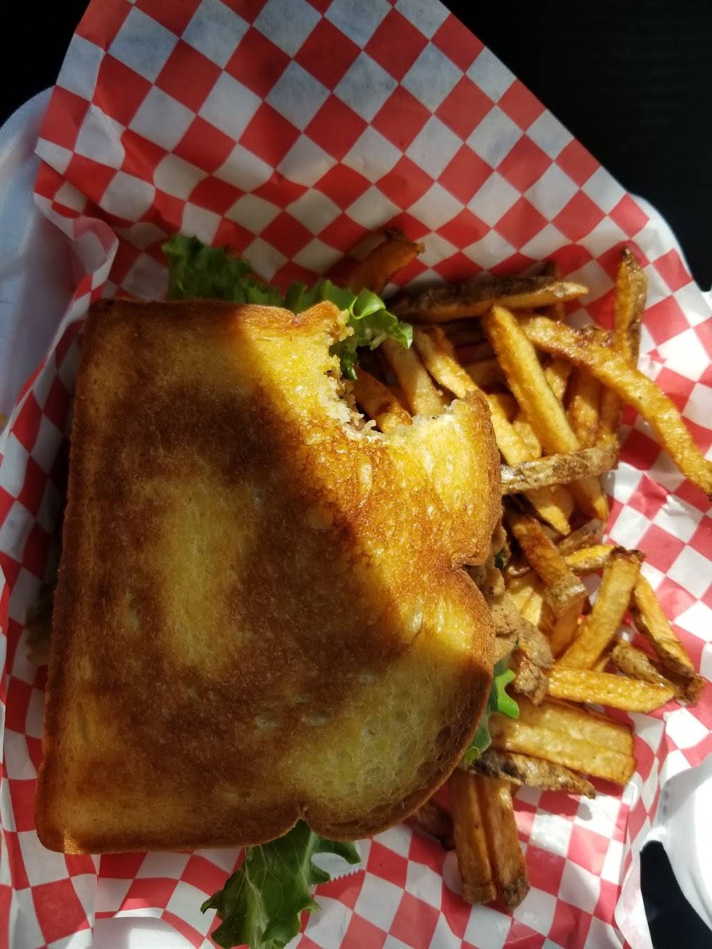 Neon Moon | restaurant | 326 US-71, Mountainburg, AR 72946, USA | 4793691705 OR +1 479-369-1705