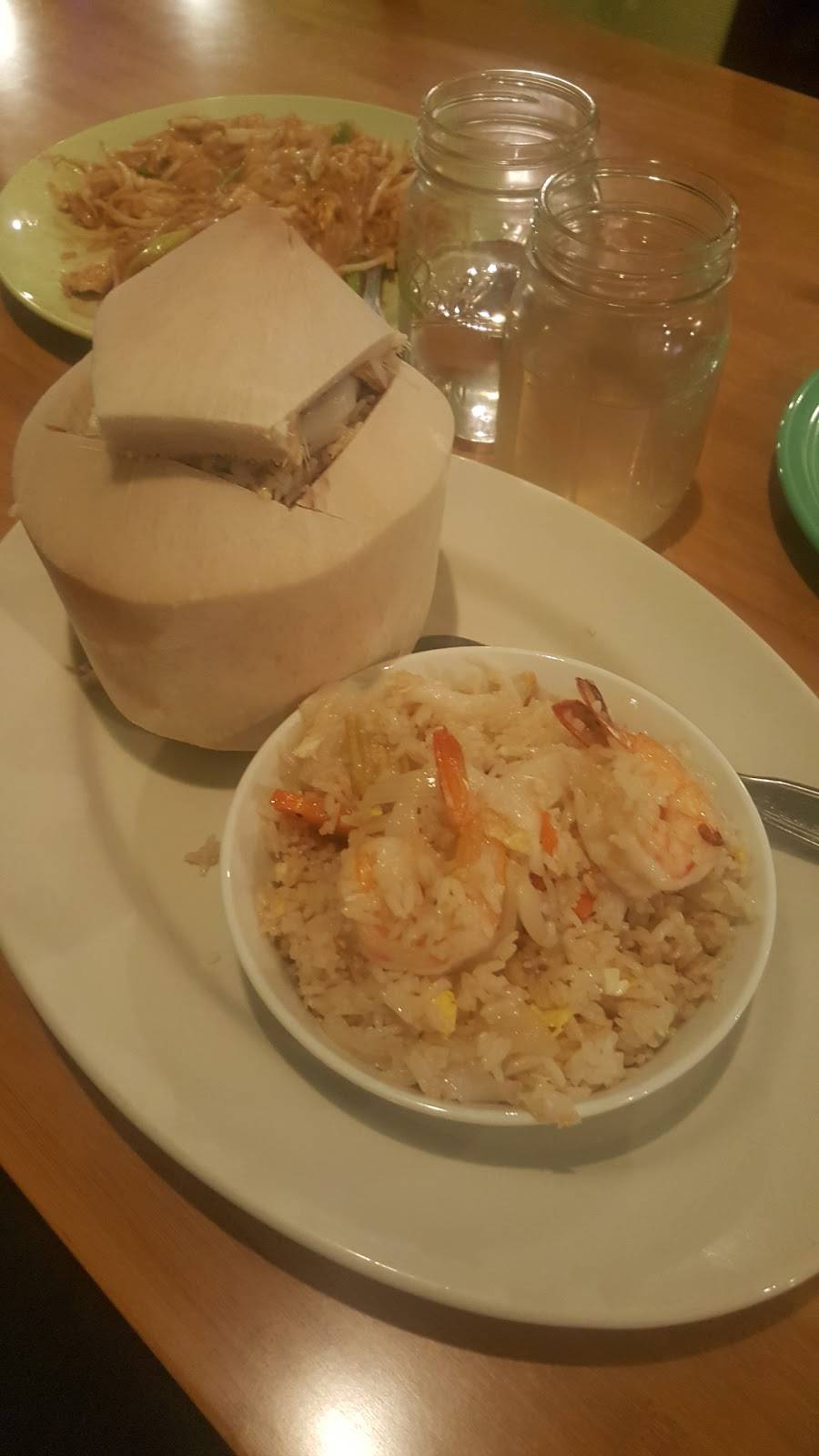 Coconut Thai Cuisine | restaurant | 18594 Ventura Blvd, Tarzana, CA 91356, USA | 8189389448 OR +1 818-938-9448