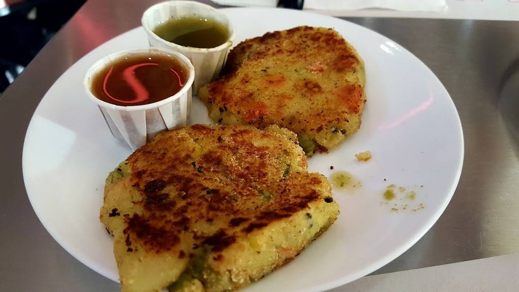 Bombay Choupati | restaurant | 5011 Boulevard des Sources, Pierrefonds, QC H8Y 3E3, Canada | 5144213130 OR +1 514-421-3130