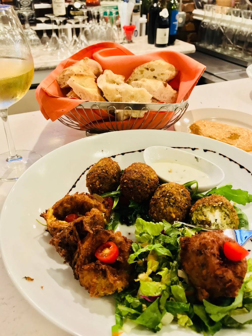 Chicago Mediterranean restaurants- | restaurant | 2833 N Broadway, Chicago, IL 60657, USA | 7738800063 OR +1 773-880-0063