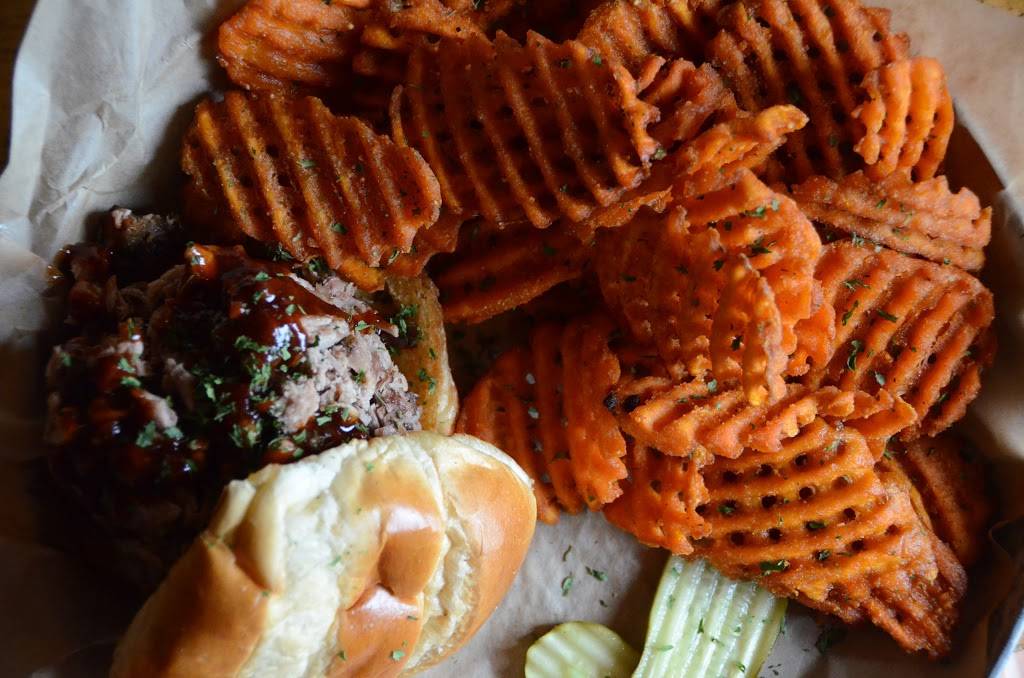 Country Club BBQ | restaurant | 2510 W Farmington Rd, West Peoria, IL 61604, USA | 3099663766 OR +1 309-966-3766