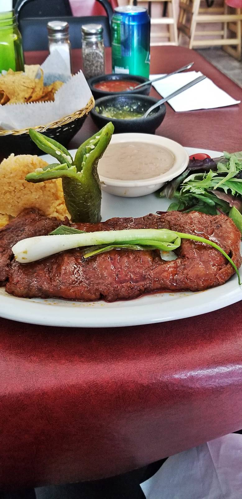 Restaurante Cuetzala Gro | restaurant | 7360 N Clark St, Chicago, IL 60626, USA | 7732629417 OR +1 773-262-9417