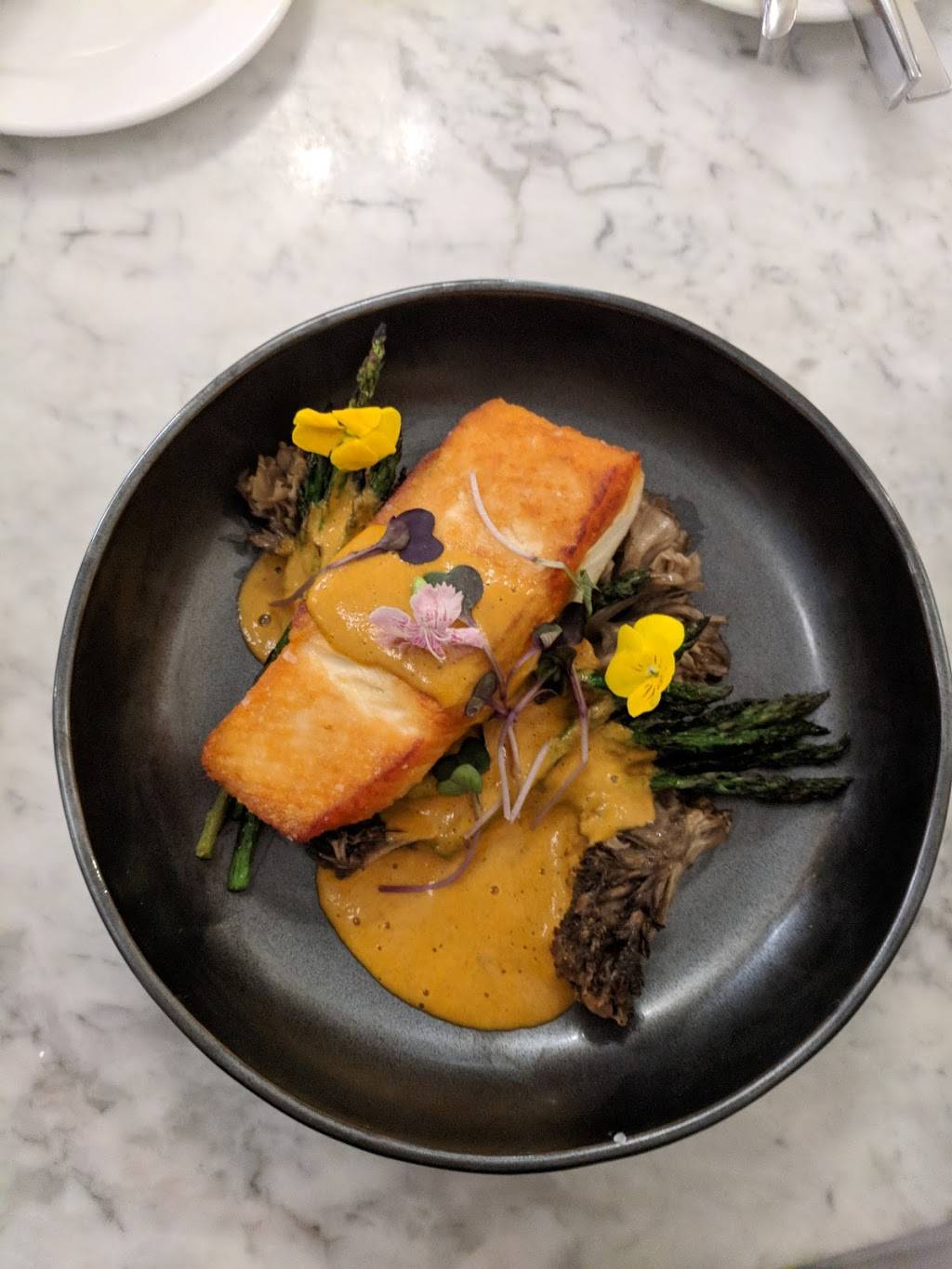 Maple & Pine Restaurant | restaurant | 201 W Broad St, Richmond, VA 23220, USA | 8043406050 OR +1 804-340-6050