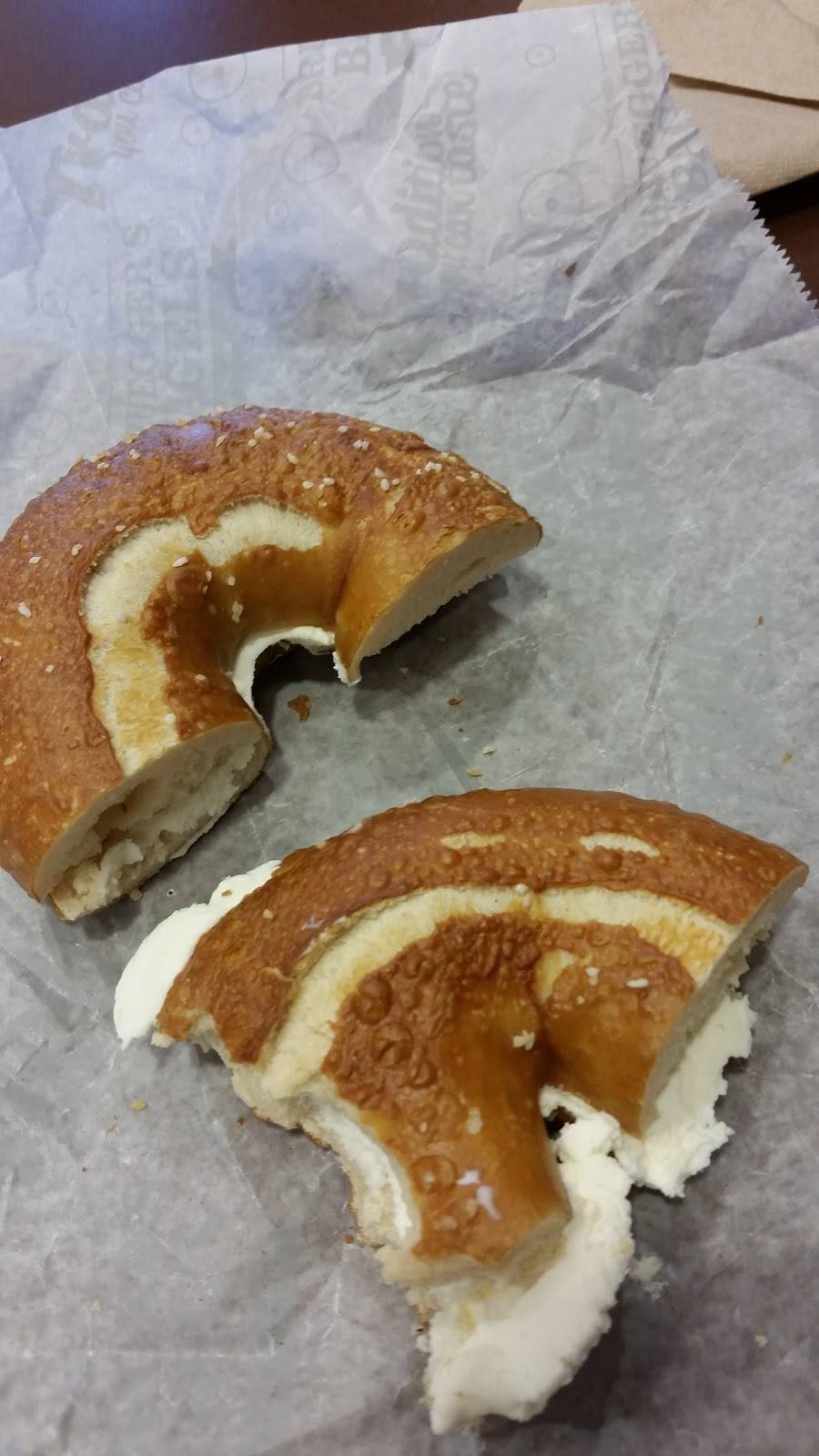 Brueggers Bagels | bakery | 4781 County Rd 101, Minnetonka, MN 55345, USA | 9522381388 OR +1 952-238-1388