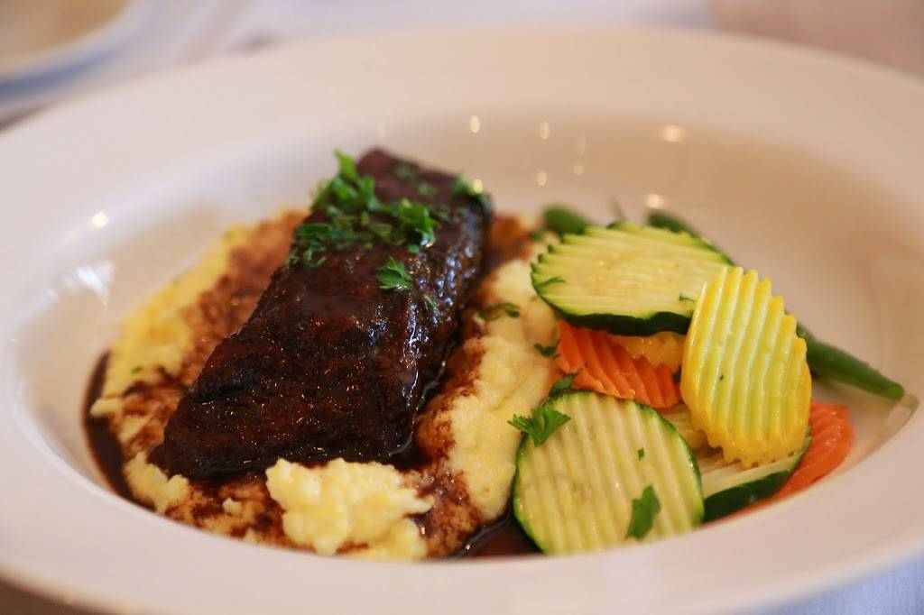 Christopher Martins Restaurant | restaurant | 860 State St, New Haven, CT 06511, USA | 2037768835 OR +1 203-776-8835