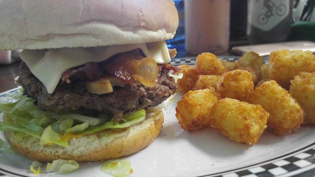 Mulberry Dairy Dip | restaurant | 29 US-64, Mulberry, AR 72947, USA | 4799979991 OR +1 479-997-9991