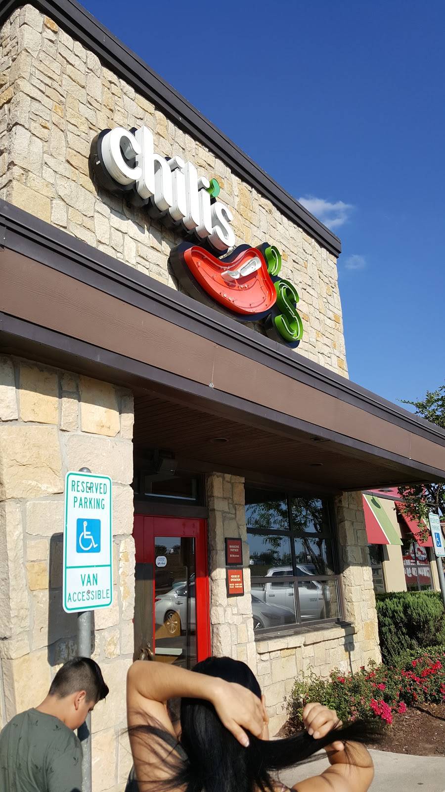 Chilis Grill & Bar | meal takeaway | 824 E US Hwy 80, Forney, TX 75126, USA | 9725521663 OR +1 972-552-1663