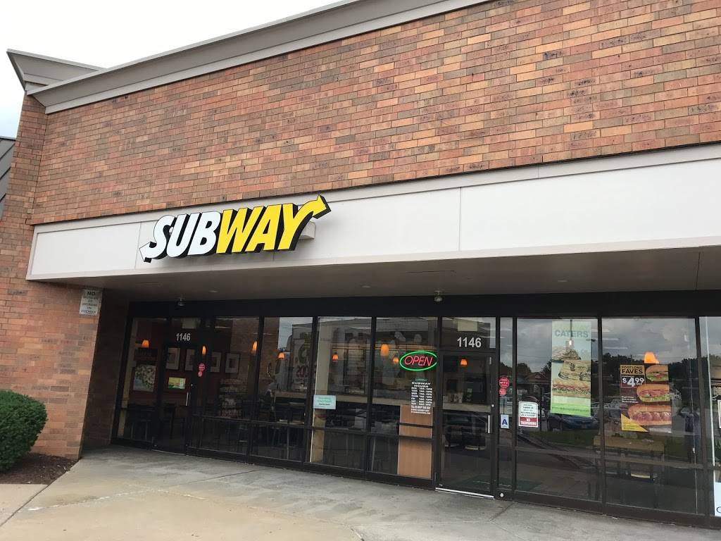 Subway | restaurant | 1146 & 1148 Shackelford Rd, Florissant, MO 63031, USA | 3148371782 OR +1 314-837-1782