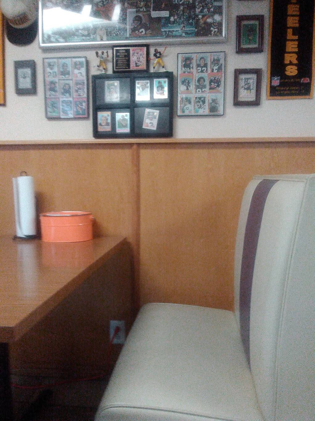 Whitewater Pizza Parlor | restaurant | 209 S Main St, Whitewater, KS 67154, USA | 3167992111 OR +1 316-799-2111