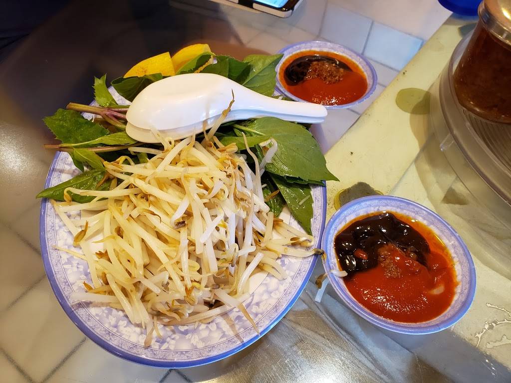 PHO & Co | restaurant | 890 Kamokila Blvd #104, Kapolei, HI 96707, USA | 8086929833 OR +1 808-692-9833