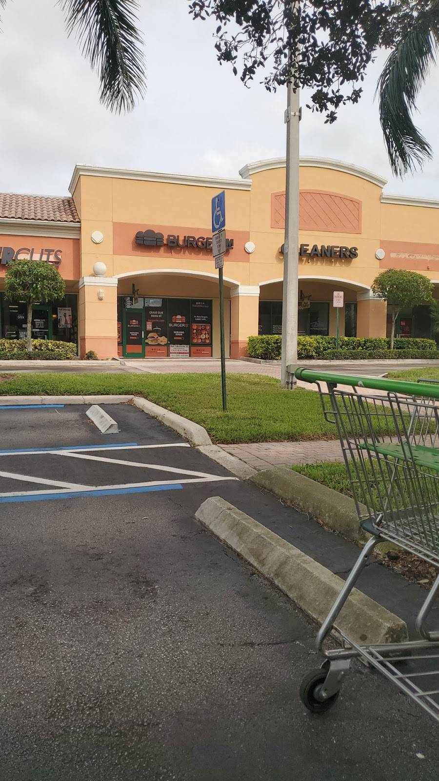 Burgerim Gourmet Burgers | restaurant | 13900 Jog Rd #205, Delray Beach, FL 33446, USA | 5615628692 OR +1 561-562-8692