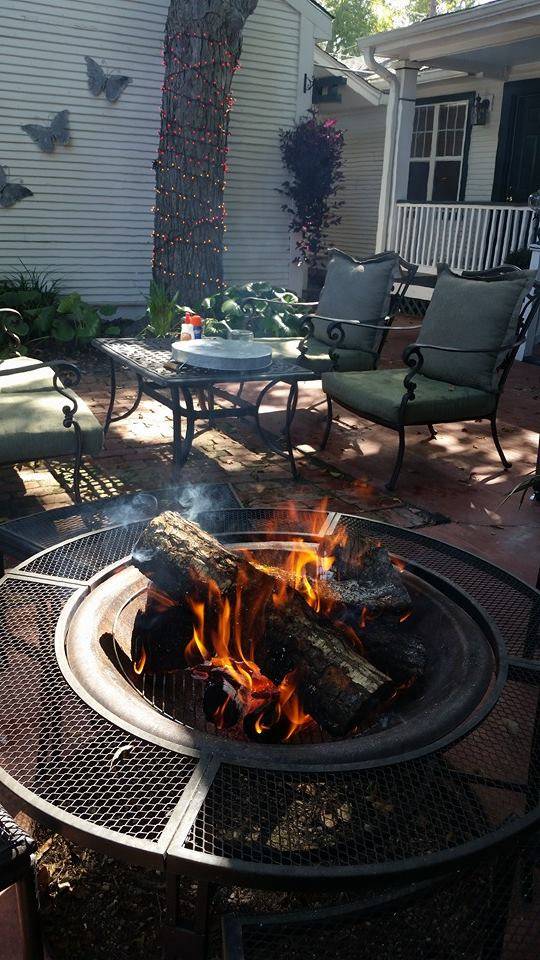 Carriage House Bed & Breakfast | restaurant | 401 N Polk St, Jefferson, TX 75657, USA | 9036659511 OR +1 903-665-9511