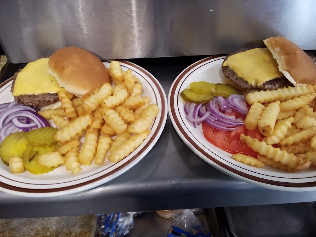 Mels diner & quick stop | restaurant | 101 N Linn St, Malta Bend, MO 65339, USA | 8165651794 OR +1 816-565-1794