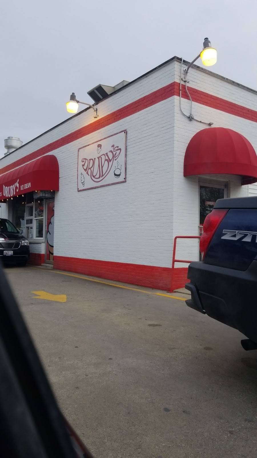 Drubys | restaurant | 520 W Main St, Shelbyville, IL 62565, USA | 2177745143 OR +1 217-774-5143