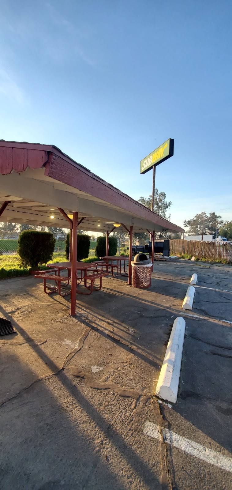 S&T BBQ Delights Restaurant | restaurant | 4965 N Barcus Ave, Fresno, CA 93722, USA | 5592759033 OR +1 559-275-9033