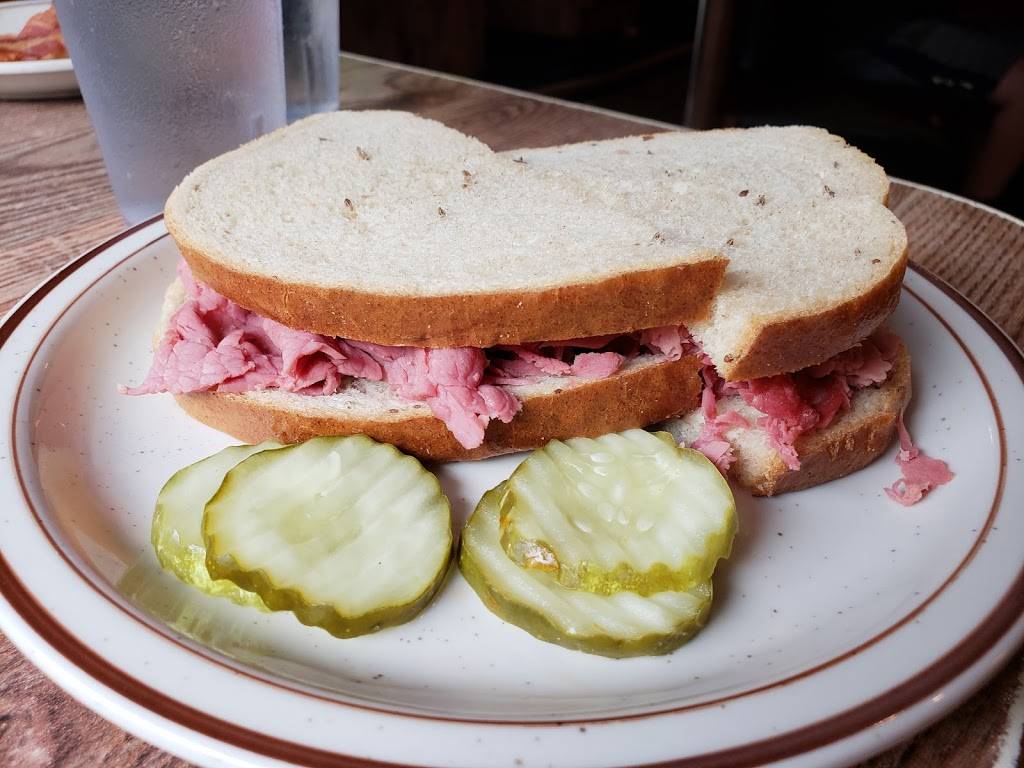 Salonica Restaurant | restaurant | 1440 E 57th St, Chicago, IL 60637, USA | 7737523899 OR +1 773-752-3899