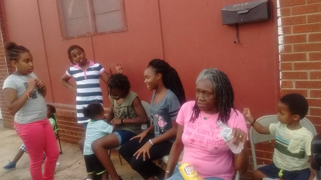 Our Place Bar & Grill | restaurant | 2710 Tuckaseegee Rd, Charlotte, NC 28208, USA | 7043930339 OR +1 704-393-0339