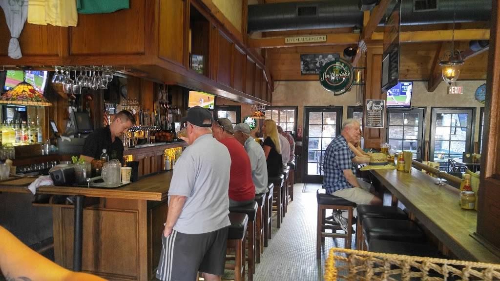 Hennesseys Tavern | restaurant | 2777 Roosevelt St, Carlsbad, CA 92008, USA | 7607296951 OR +1 760-729-6951