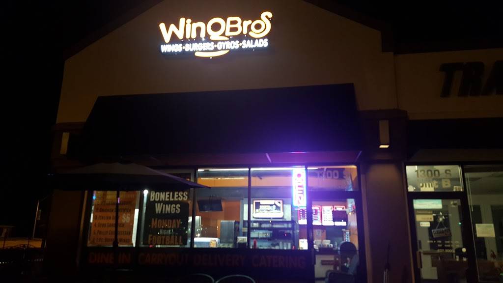 Wing Bros. | restaurant | 621 E Roosevelt Rd, Lombard, IL 60148, USA | 6306561390 OR +1 630-656-1390