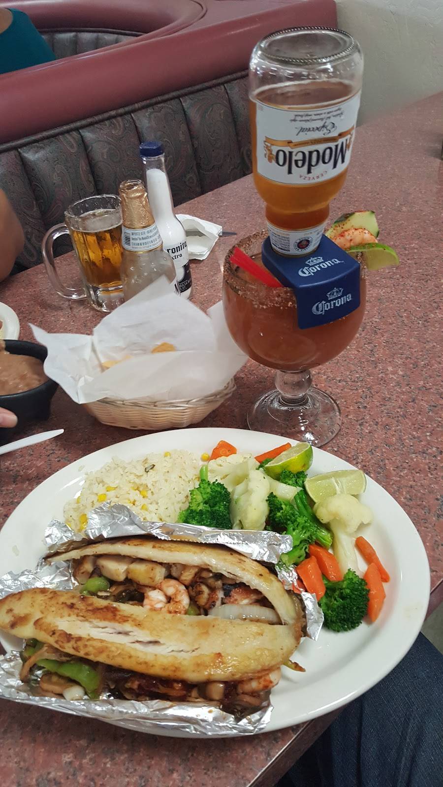 La Playita Restaurant | restaurant | 128 S 11th Ave, Hanford, CA 93230, USA | 5595851258 OR +1 559-585-1258