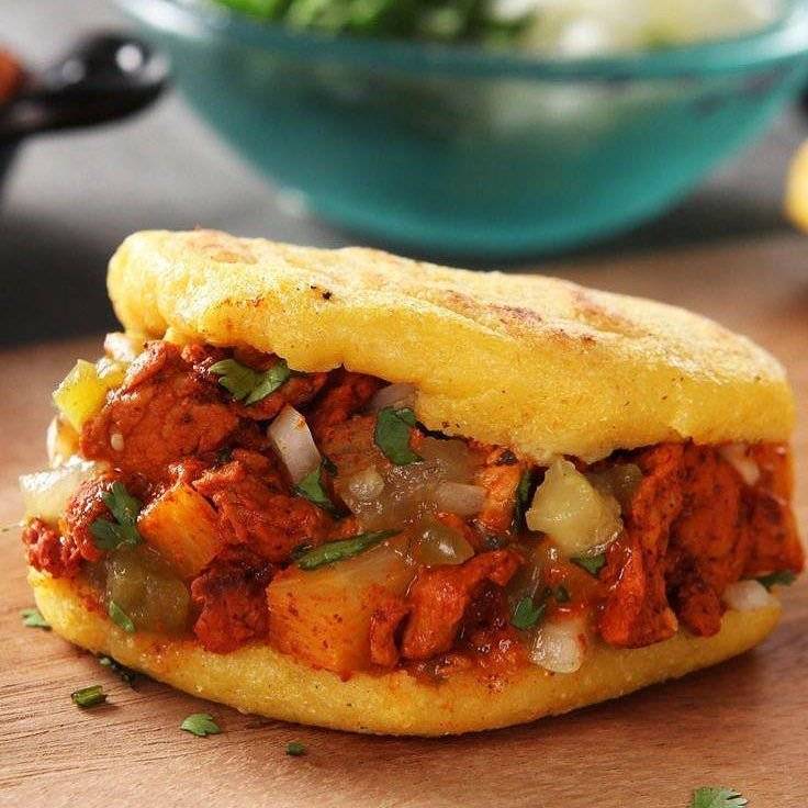 El Arepazo Y Pupuseria | restaurant | 22799 Lorain Rd, Cleveland, OH 44126, USA | 4407161961 OR +1 440-716-1961