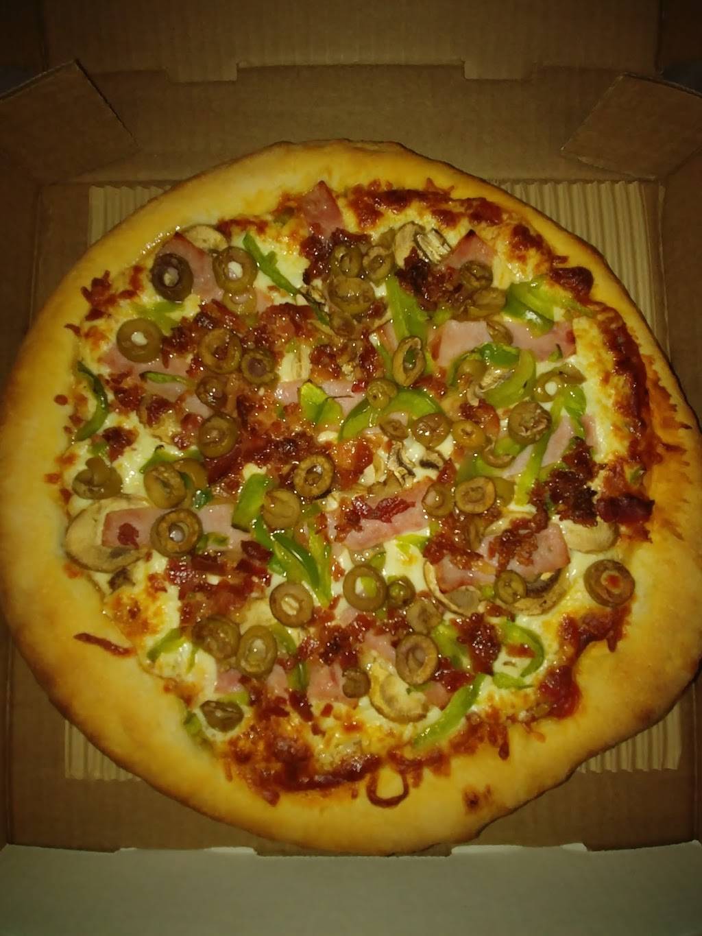 Village Pizza | restaurant | 426 Main Street Bath, Bath, ON K0H 1G0, Canada | 6133527481 OR +1 613-352-7481