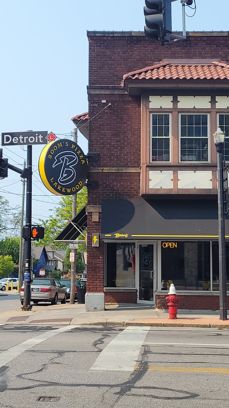 Booms Pizza | restaurant | 14730 Detroit Ave, Lakewood, OH 44107, USA | 2164651130 OR +1 216-465-1130