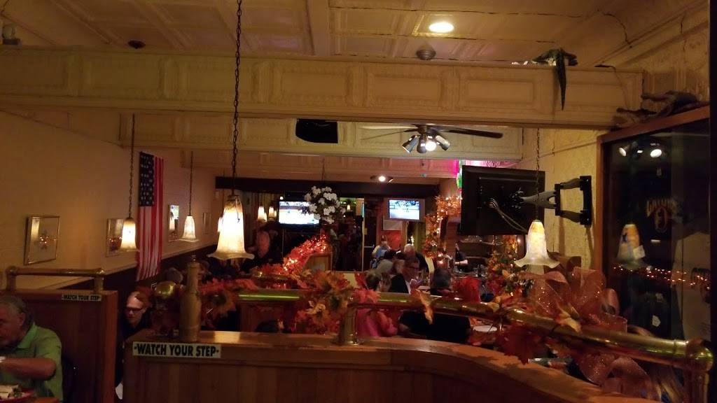 Gators | restaurant | 6 W Montauk Hwy, Hampton Bays, NY 11946, USA | 6317284100 OR +1 631-728-4100