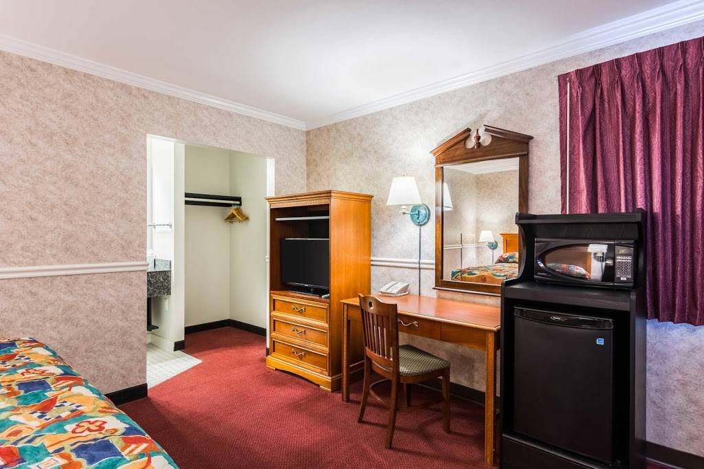 Rodeway Inn | restaurant | 9700 Fairfax Blvd, Fairfax, VA 22031, USA | 5719219095 OR +1 571-921-9095