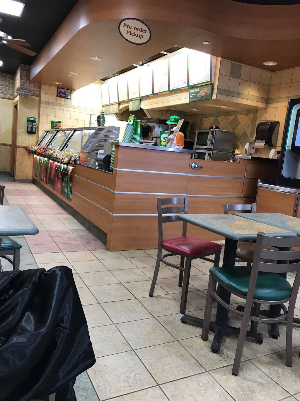 Subway | restaurant | Oakridge Centre, 760 Hyde Park Rd, London, ON N6H 5W9, Canada | 5194741646 OR +1 519-474-1646