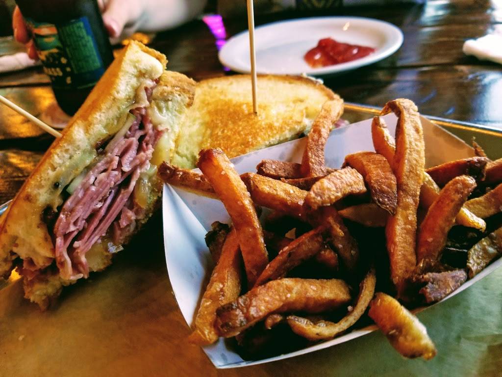 The Waterfront | restaurant | 4201 S Orange Ave, Orlando, FL 32806, USA | 4078660468 OR +1 407-866-0468