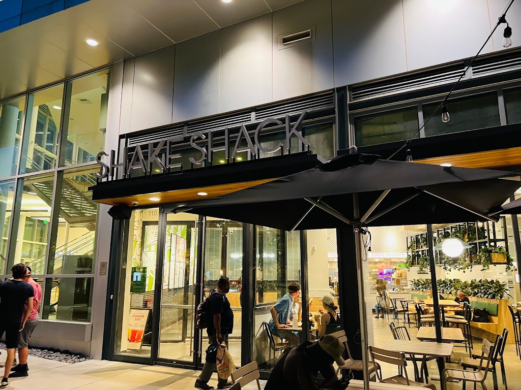 Shake Shack Mosaic District | restaurant | 2911 District Ave Suite 110, Fairfax, VA 22031, USA | 5713076701 OR +1 571-307-6701