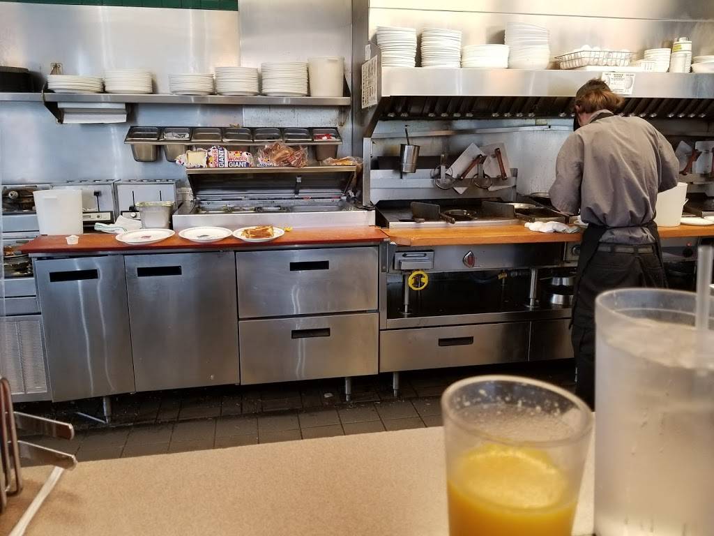 Waffle House | meal takeaway | 922 E Fowler Ave, Tampa, FL 33612, USA | 8139710252 OR +1 813-971-0252