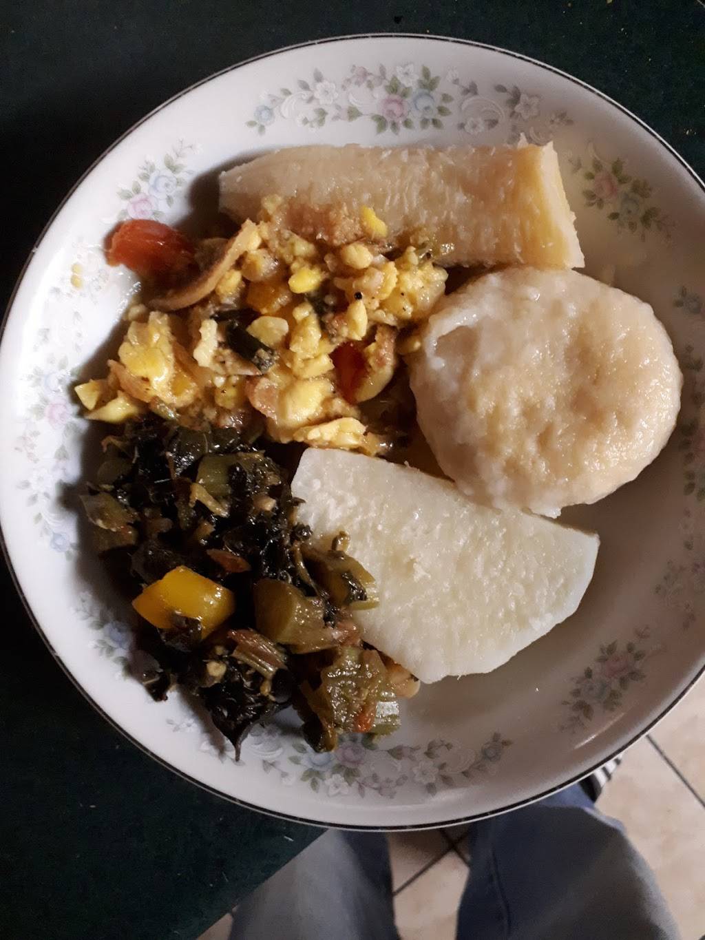 Moms "N" Paps | restaurant | 1173 Victoria Park Ave, Scarborough, ON M4B 2K5, Canada | 4162859776 OR +1 416-285-9776