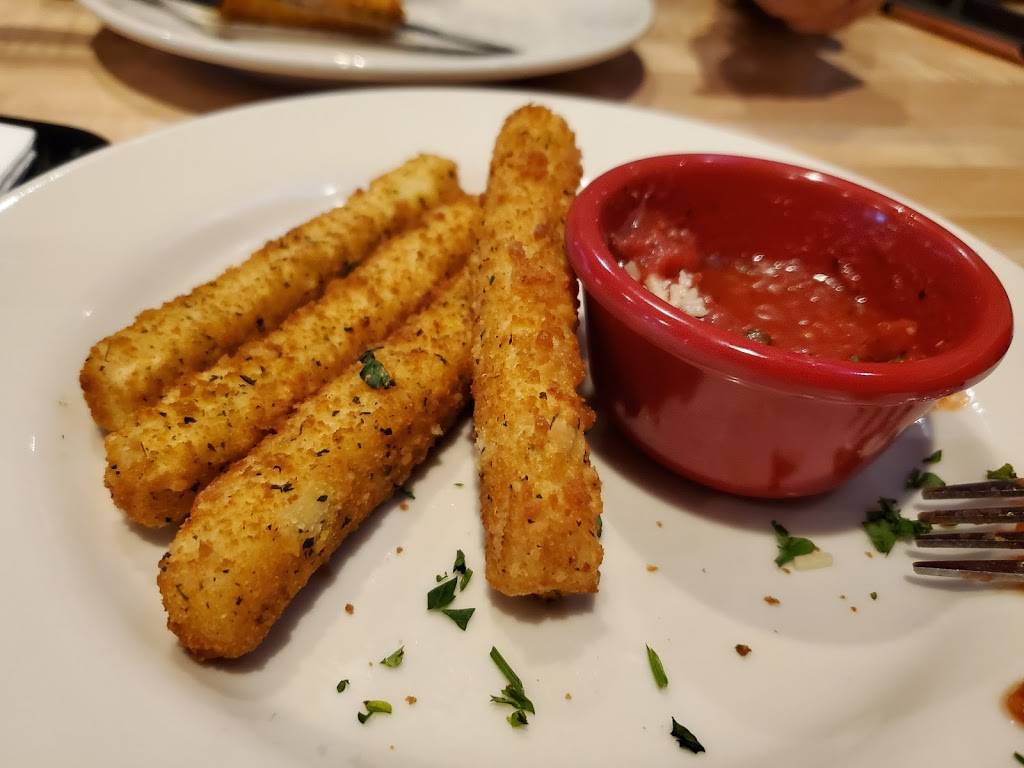 Old Chicago | restaurant | 545 Wakarusa Dr, Lawrence, KS 66049, USA | 7858562739 OR +1 785-856-2739