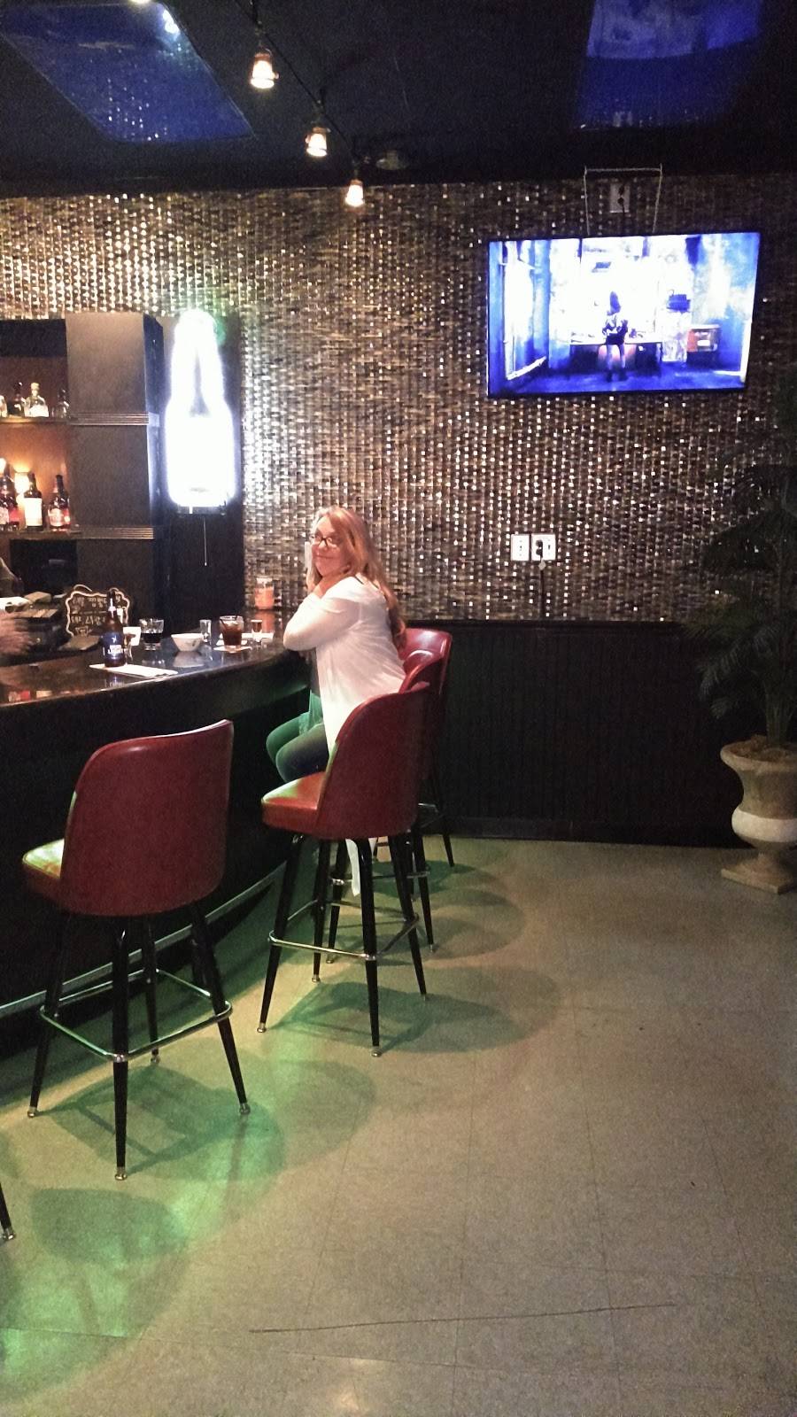 Nollowa Bar & Grill | restaurant | 2560 Royal Ln #102, Dallas, TX 75229, USA | 9722415555 OR +1 972-241-5555