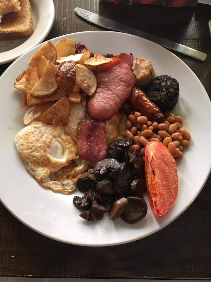 Campbells Irish Pub | restaurant | 4068 S Howell Ave, Milwaukee, WI 53207, USA | 4144834546 OR +1 414-483-4546