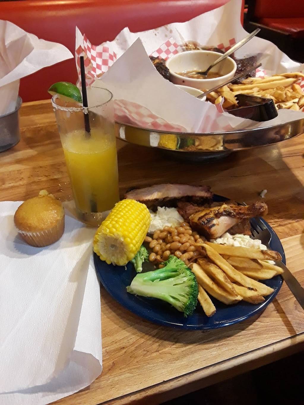 Famous Daves Bar-B-Que | restaurant | 4931 Houston Rd, Florence, KY 41042, USA | 8596477788 OR +1 859-647-7788