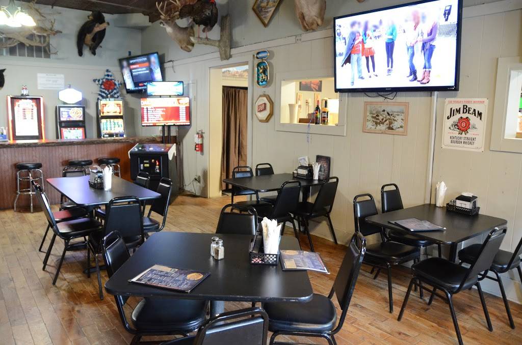 Jugs Main Street Tap | restaurant | 200 N Main St, Elizabeth, IL 61028, USA | 8158583333 OR +1 815-858-3333