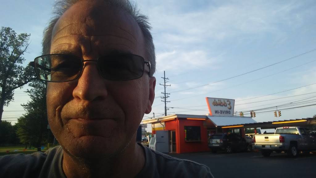 Eddies Drive In | restaurant | 36111 Jefferson Ave, Harrison Charter Township, MI 48045, USA | 5864692345 OR +1 586-469-2345