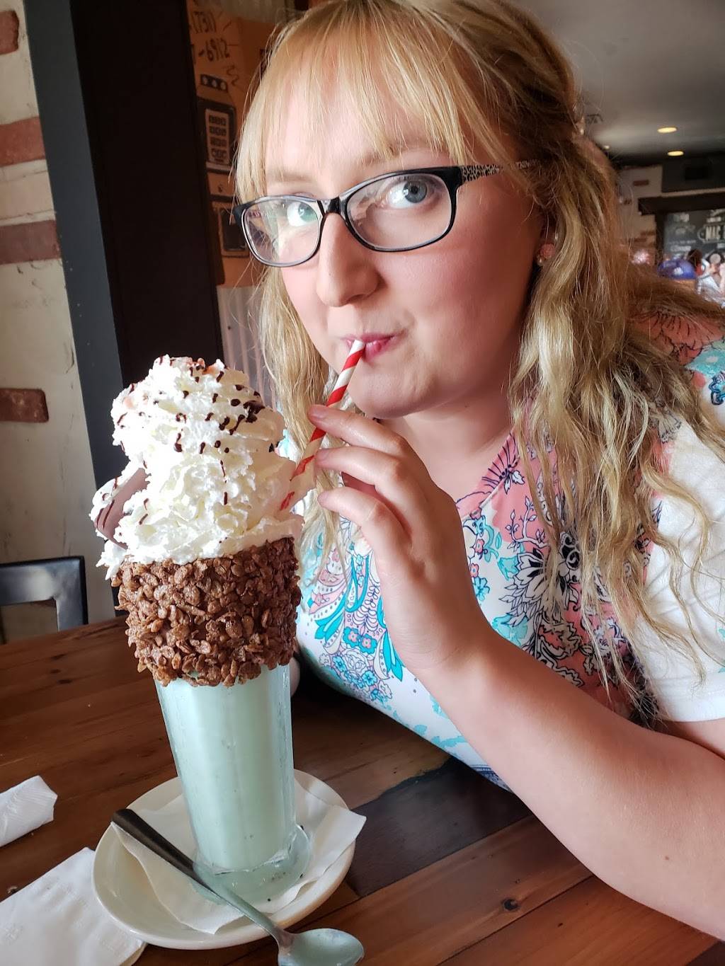 The Grind | restaurant | 112 Lovelace Ave, Martin, TN 38237, USA | 7315876912 OR +1 731-587-6912